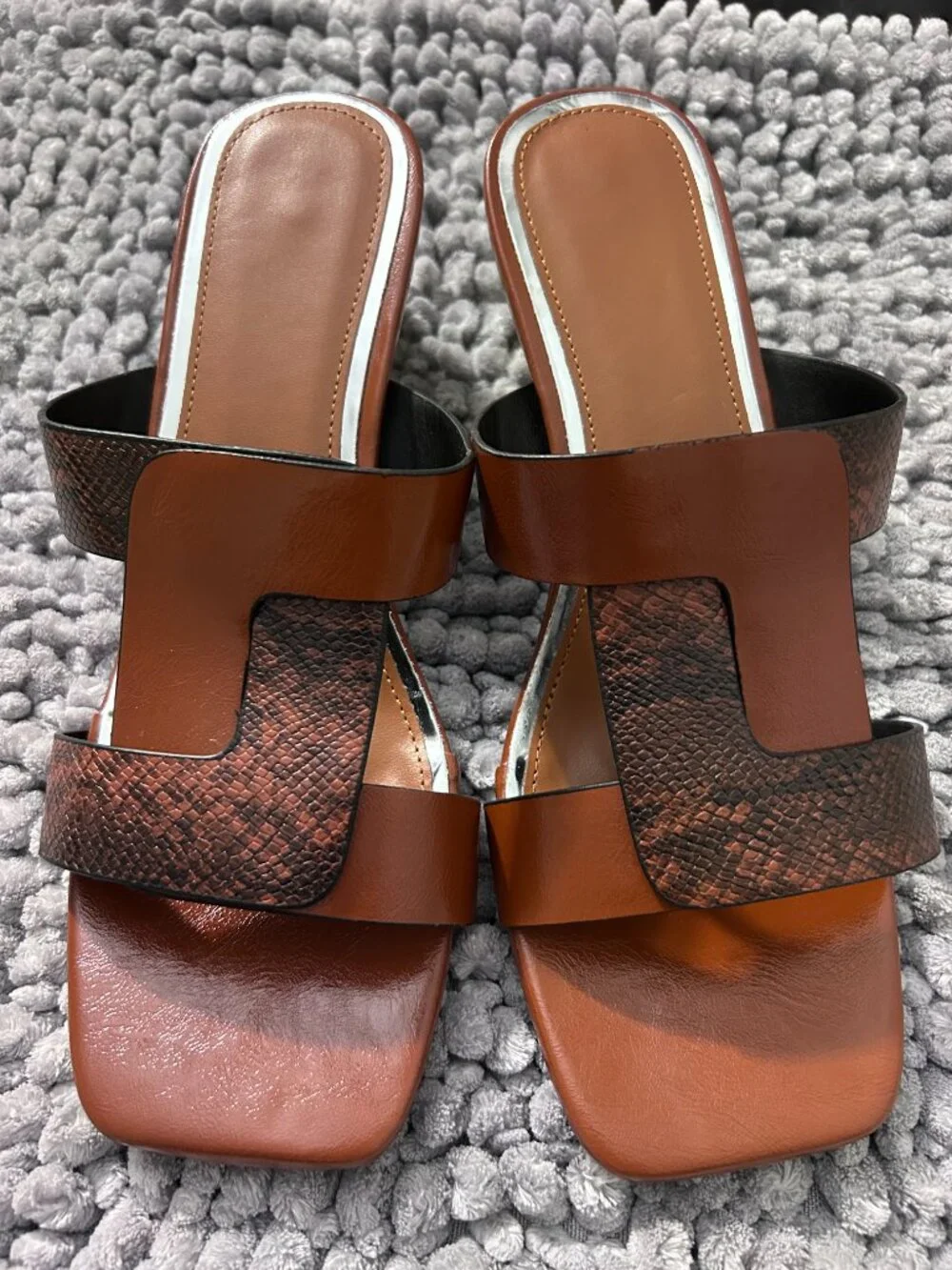 Women's Brown Snakeskin Print Sandals with Gold Heel Size 8 1/2 NWOB - Picture 2 of 7